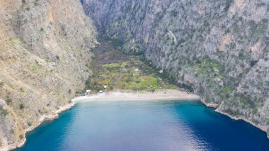 Kelebek vadisinin büyüleyici fotoğrafı. Vadi Mugla, Türkiye 'yi işgal ediyor. Kamp ve doğa turizmi için en popüler yerlerden birine sahip olan vadi..