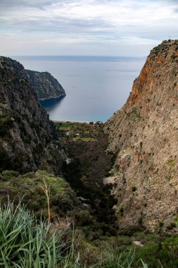 Kelebek vadisinin büyüleyici fotoğrafı. Vadi Mugla, Türkiye 'yi işgal ediyor. Kamp ve doğa turizmi için en popüler yerlerden birine sahip olan vadi..