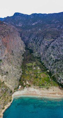 Kelebek vadisinin büyüleyici fotoğrafı. Vadi Mugla, Türkiye 'yi işgal ediyor. Kamp ve doğa turizmi için en popüler yerlerden birine sahip olan vadi..