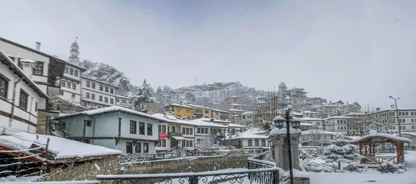 Goynuk, Bolu 'nun Karadeniz bölgesine ait en önemli kentlerinden biridir. Geleneksel Türk evlerinden oluşarak, gözler için ilgi çekici bir yer haline geldi..