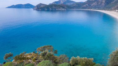 Türkiye 'nin Fethiye ilçesi Oludeniz' in inanılmaz manzarası. Sıcak iklimi ve temiz havası nedeniyle, turistler için önemli bir ziyaret noktası oldu.. 