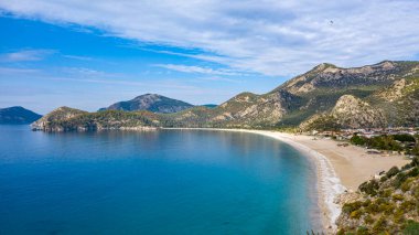Türkiye 'nin Fethiye ilçesi Oludeniz' in inanılmaz manzarası. Sıcak iklimi ve temiz havası nedeniyle, turistler için önemli bir ziyaret noktası oldu.. 
