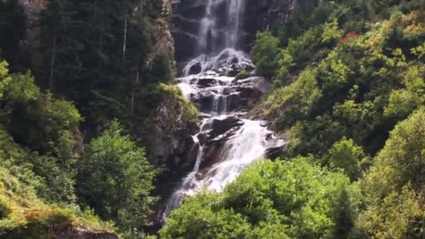 The great scenery of waterfall and mountains which has a green landscape. This waterfall located in Turkey and waits for its visitor during all seasons. — Stock Video