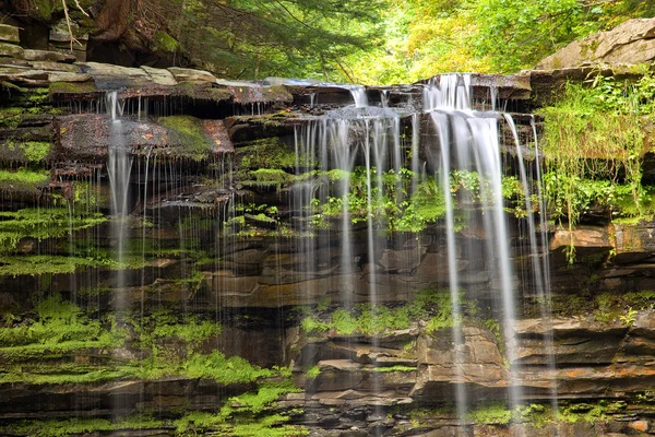 Parte superior de una cascada — Foto de Stock