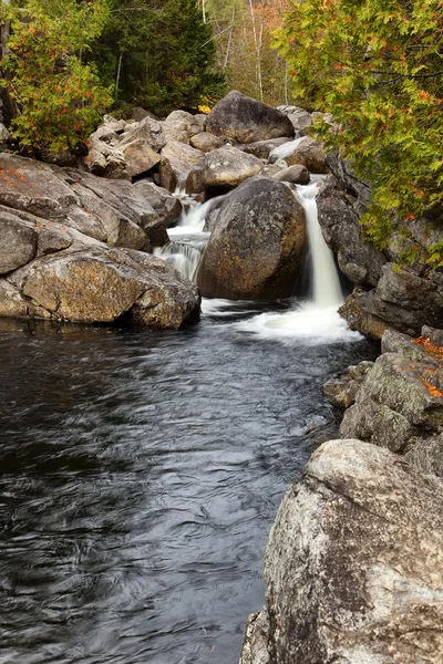 Puslu dönen Cascades