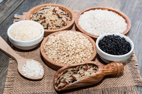Farklı pirinç ile çeşitli kaseler