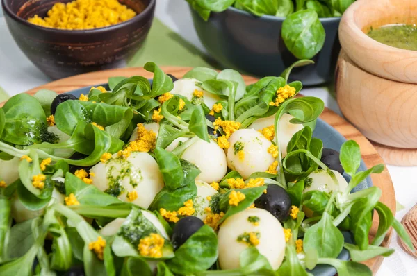 Ensalada de lechuga, patatas y tofu —  Fotos de Stock