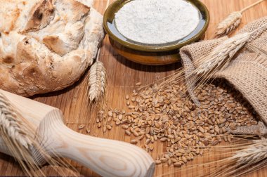 Ekmek, un, yumurta ve buğday