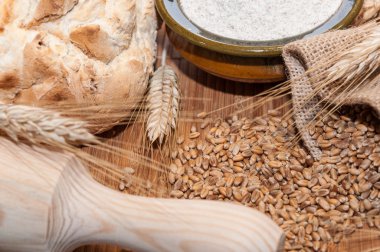 Ekmek, un, yumurta ve buğday