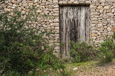 Bir taş cephe rustik kapı