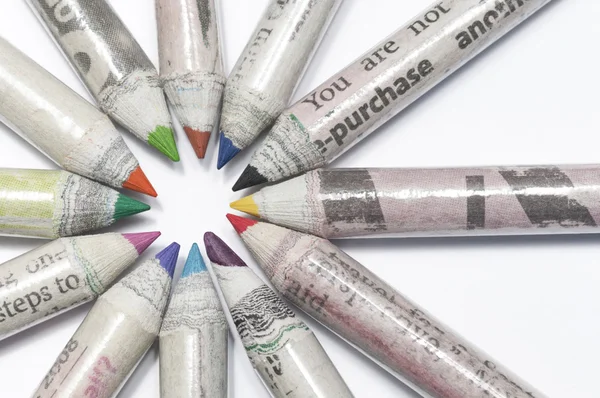 Geri dönüşümlü kağıt kalem bir daire oluşturan