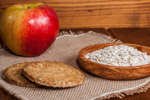 Ovesné vločky cookies a jablko — Stock fotografie