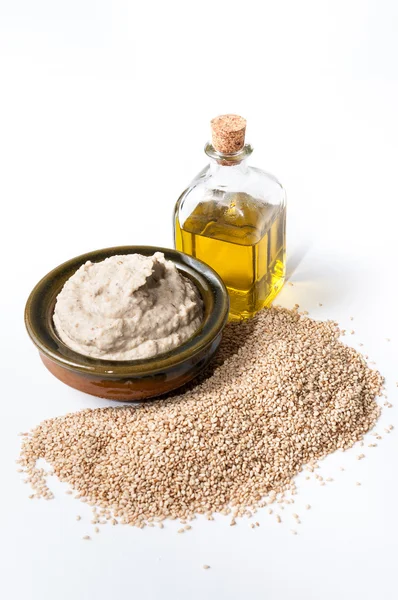 Beyaz arka plan üzerinde Tahin 