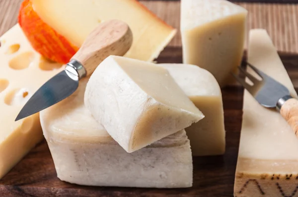 Tablo farklı peynir