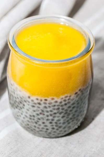 Mango tatlı ve chia tohumu