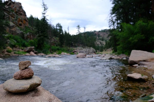 Botón Rock Preserve River Foto apiladas rocas — Foto de Stock