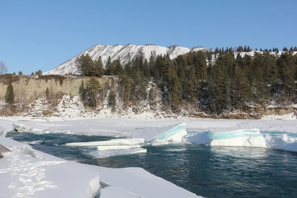 Opening of ice on the river — Stock Photo, Image