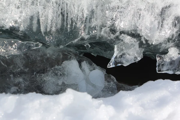 Abertura de gelo no rio na primavera — Fotografia de Stock