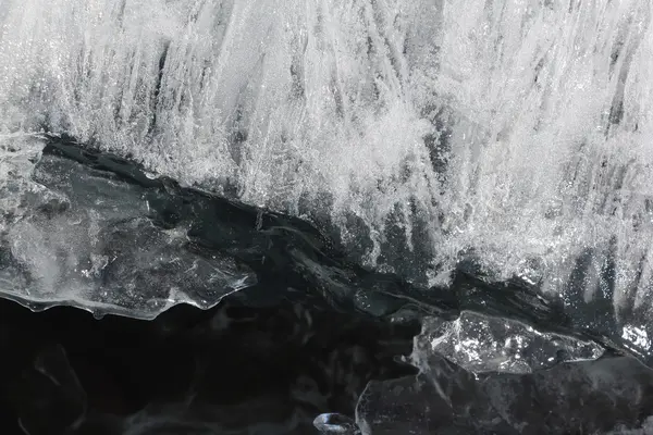 Abertura de gelo no rio na primavera — Fotografia de Stock