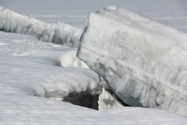 Ouverture de la glace sur la rivière au printemps — Photo