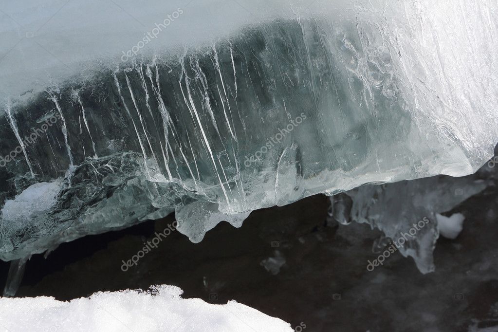 отверстие прогубленное во льду на реке. открой лед. фигуры из льда ижевск. озеро байкал лед. озеро байкал.