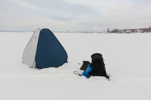 Tent Voor Wintervissen Een Bevroren Rivier Kama Reservoir Perm City — Stockfoto