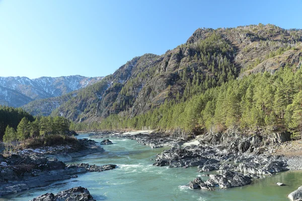 Râul printre munți — Fotografie, imagine de stoc