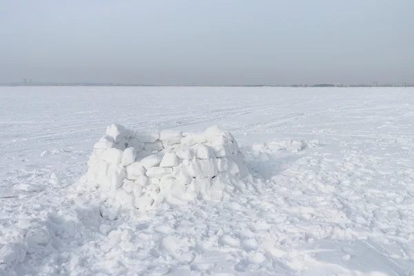Onvoltooide sneeuw bouw van iglo — Stockfoto