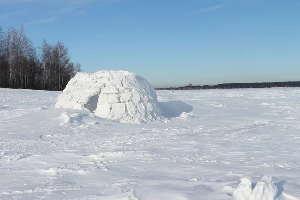 Construcción de iglú en nieve —  Fotos de Stock