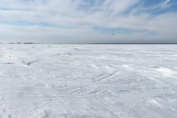 Kar örtüsü Nehri üzerinde — Stok fotoğraf