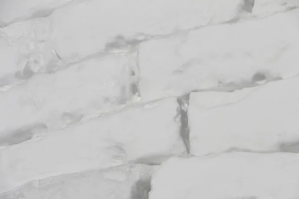 Muur fragment uit de sneeuw — Stockfoto