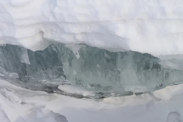 Hielo en el río en la primavera — Foto de Stock