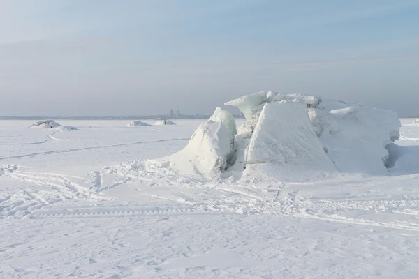 Apertura de hielo en el río —  Fotos de Stock