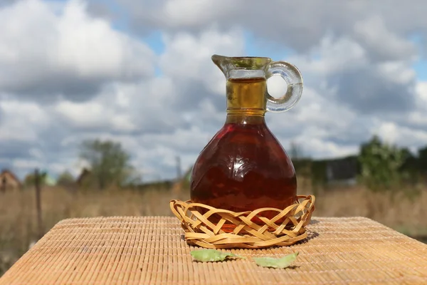 Pot en verre avec liquide — Photo