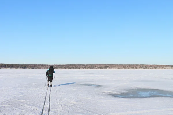 Bir sırt çantası ile kayakçı Telifsiz Stok Imajlar