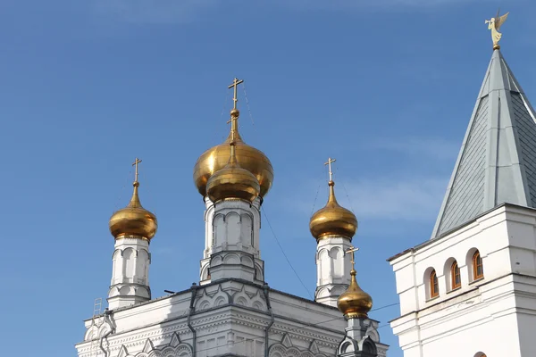 Santísima Trinidad monasterio de Santa Stefanie contra el cielo. Rusia — Foto de Stock