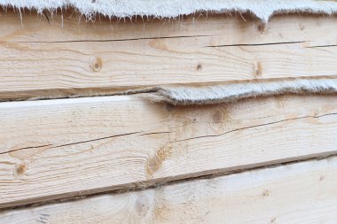 Ev duvar taze çam çubuğundan koymak bir ısıtıcı tabaka