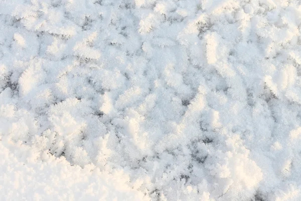 Fond naturel de neige sur une surface de glace de la rivière gelée — Photo