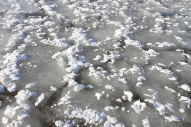 Buz ve kar Nehri üzerinde doğal kökenli 