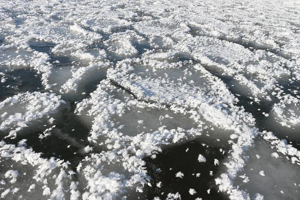 Sfondo naturale da ghiaccio e neve sul fiume — Foto Stock