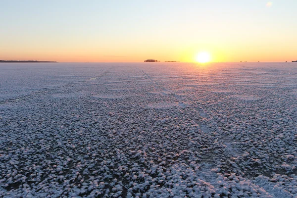 Захід сонця на річці заморожених падіння, річка оф, Сибіру, місті Russi — стокове фото