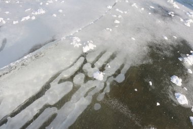 Buz, buz Nehri üzerinde oluşumu altında kabarcıklar