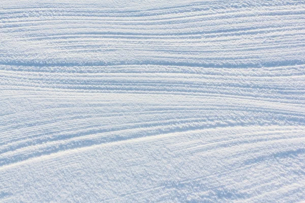 Sporen van een parachute-koord op sneeuw bevroren rivier — Stockfoto