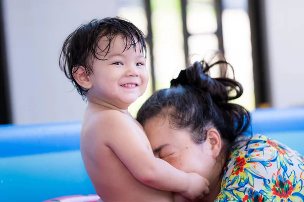 Keluarga Ibu Dan Anak Bermain Dengan Cinta Ibu Dan Anak — Stok Foto