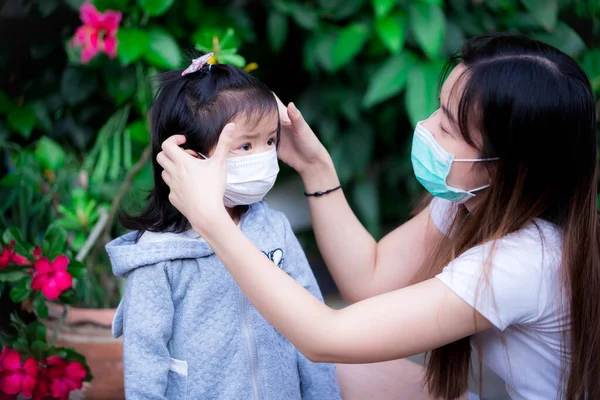 Οικογενειακή Μάσκα Φθοράς Για Την Πρόληψη Αναπνευστικών Λοιμώξεων Κατά Την — Φωτογραφία Αρχείου