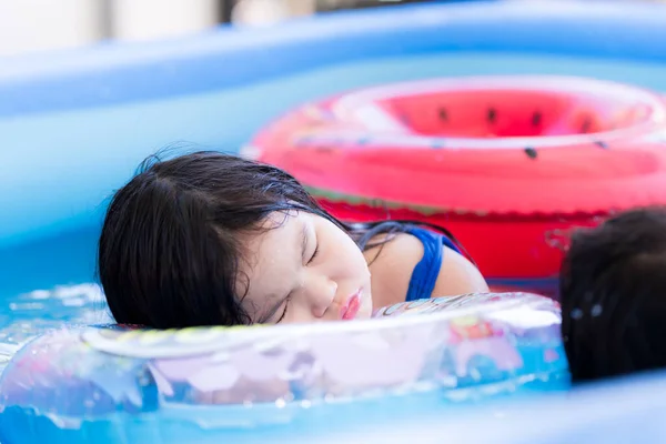 Children Sleep Pool Dangerous Letting Children Swim Adult Supervision Closely — Stock Photo, Image