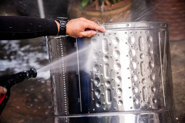 People Using High Injection Hose Pressure Wash Stainless Steel Washing — Stock Photo, Image