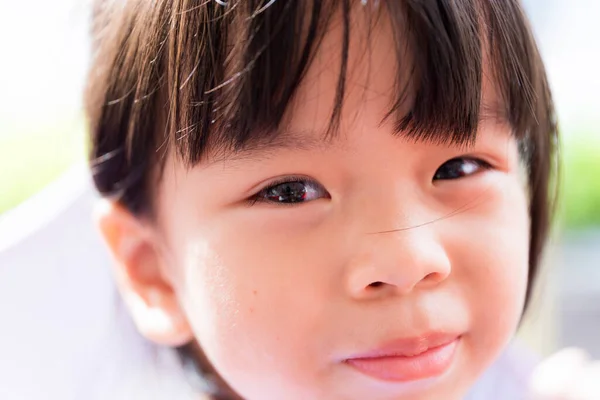 Menutup Wajah Manis Anak Asia Bahagia Anak Anak Tersenyum Manis — Stok Foto