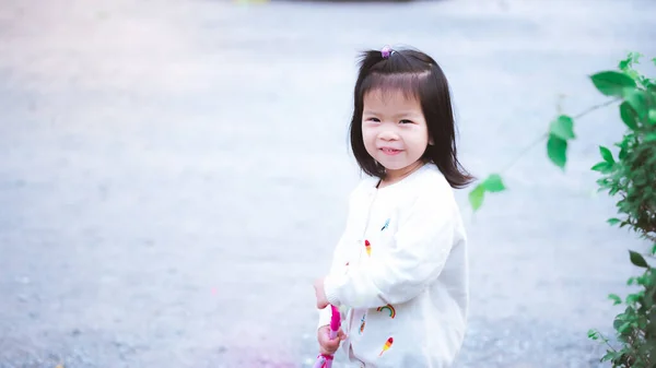 Potret Gadis Kecil Asia Senyum Manis Musim Dingin Anak Anak — Stok Foto