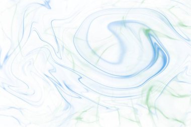 Beyaz zemin üzerinde mermer mavi ışık ve yumuşak yeşil doku. Kağıt ambalaj, afiş, arkaplan, kart düğünü vs..